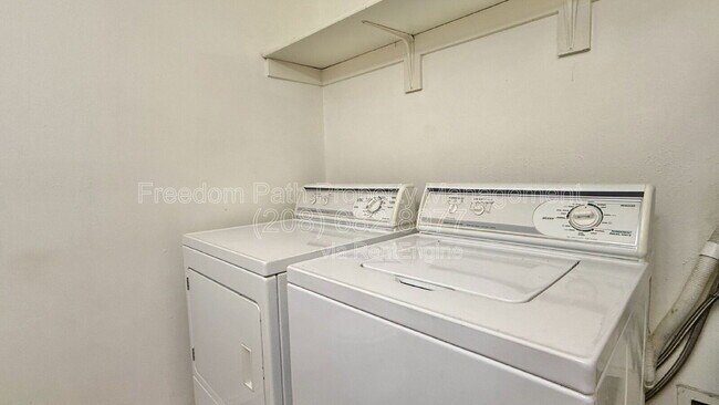 Building Photo - 801 N Brigger St