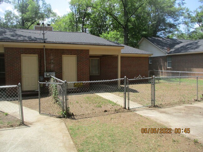 Building Photo - 1915 Buck Ln