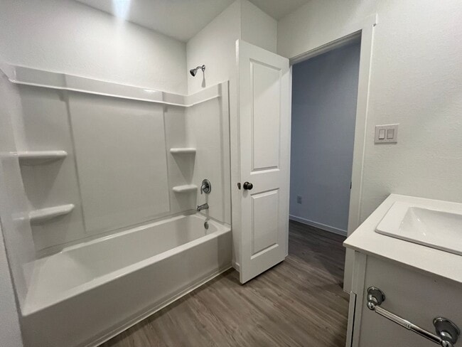 Building Photo - Charming 3 Bedroom/2 Bath Home *St. Hedwig...