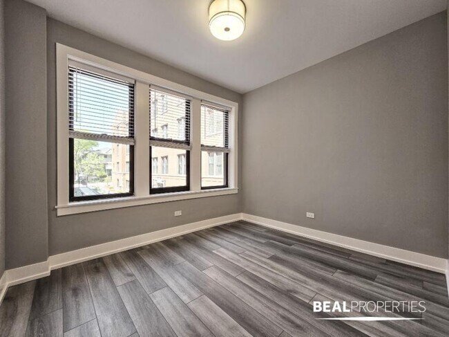 Building Photo - 1 bedroom in CHICAGO IL 60613