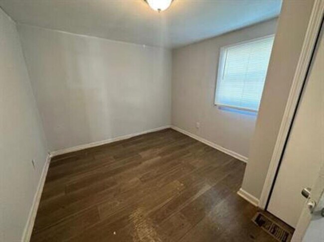 Building Photo - 5038 Westbrook Rd