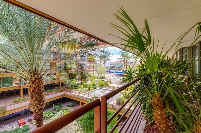 Building Photo - 7137 E Rancho Vista Dr