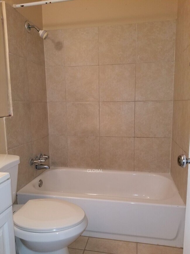 Building Photo - Charming 3-Bedroom Home with Spacious Back...