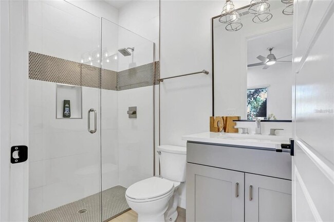 Building Photo - 212 E Pineloch Ave