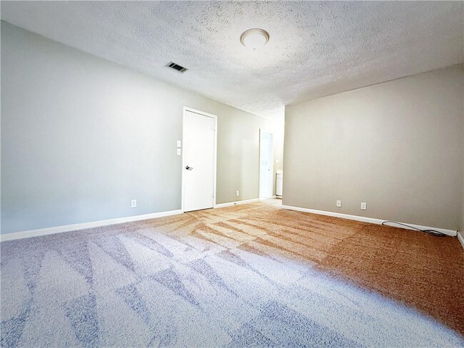 Building Photo - 2875 Torreya Way SE