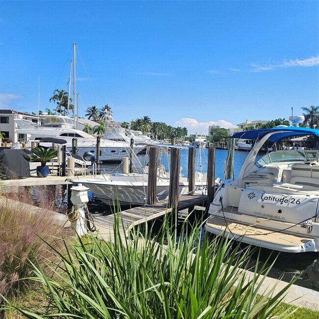 Building Photo - 1354 Bayview Dr