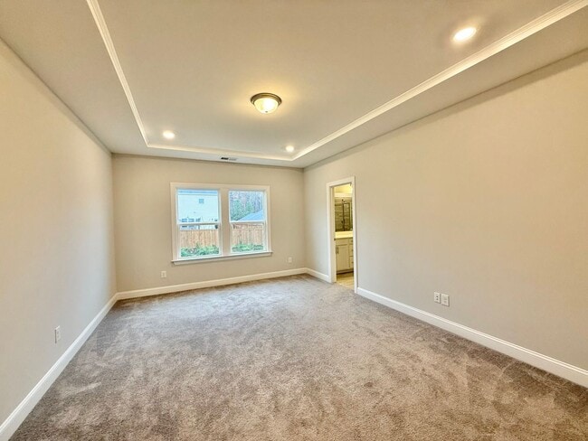 Building Photo - Gorgeous 5BD, 3BA Raleigh Home with Tons of Modern Upgrades in an HOA Community with Premier Amen...