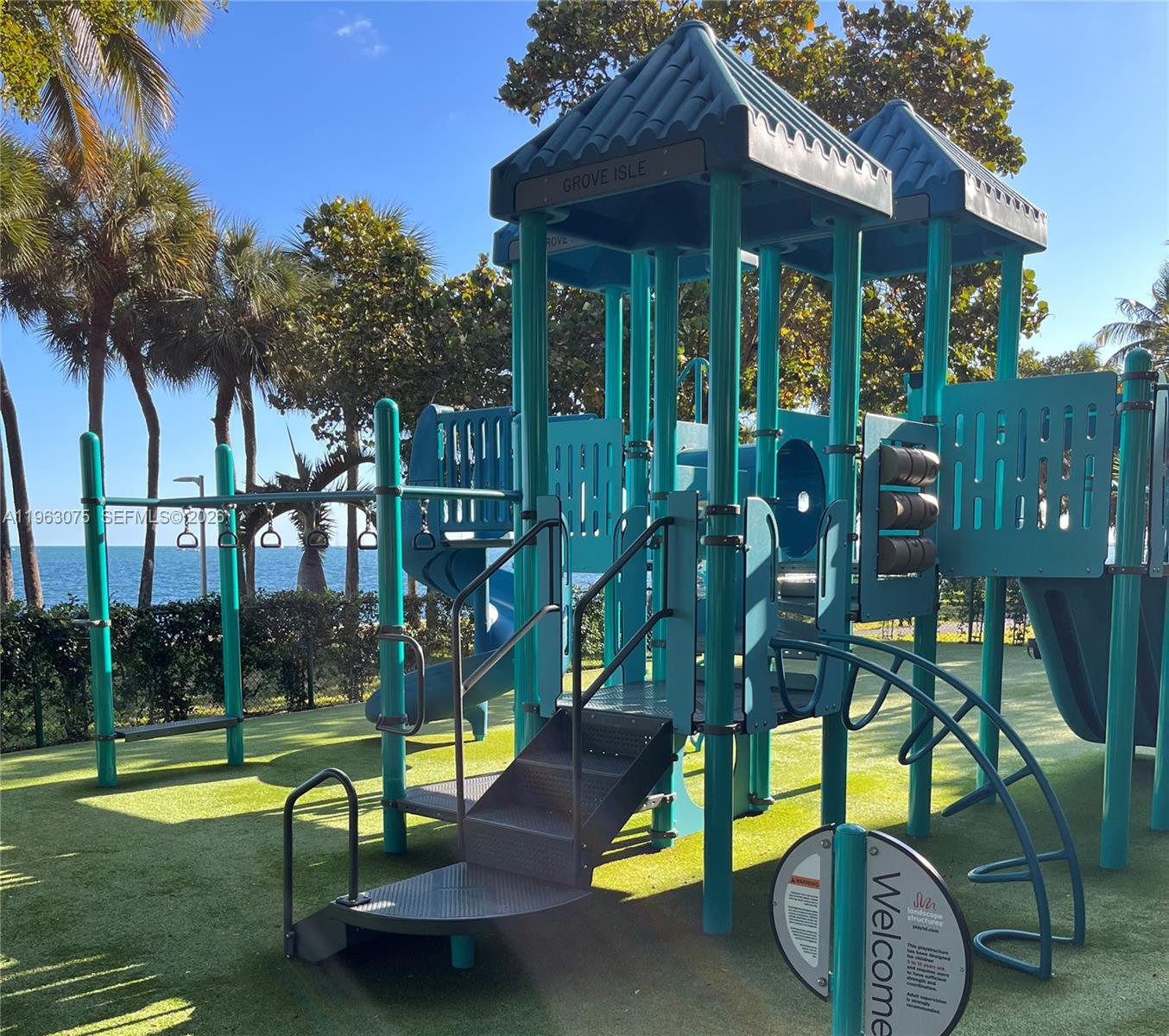 Building Photo - 3 Grove Isle Dr