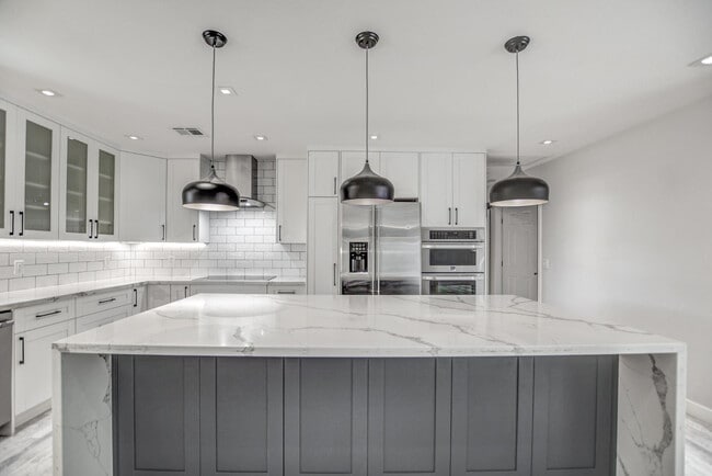 Building Photo - 6929 E Mariposa Dr