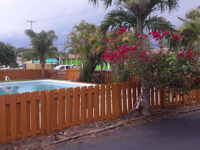 Interior Photo - 100 NE 9 St Pompano Beach, FL 33060