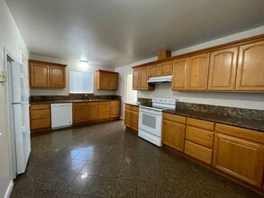 Building Photo - Single Story 3 Bedroom, 2 Bath Single Story Home with Huge Backyard!