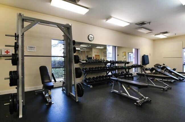 Building Photo - 1904 Bermuda Cir