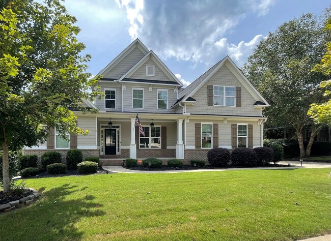 Primary Photo - Gorgeous 5 bedroom 3.5 bath home in desira...