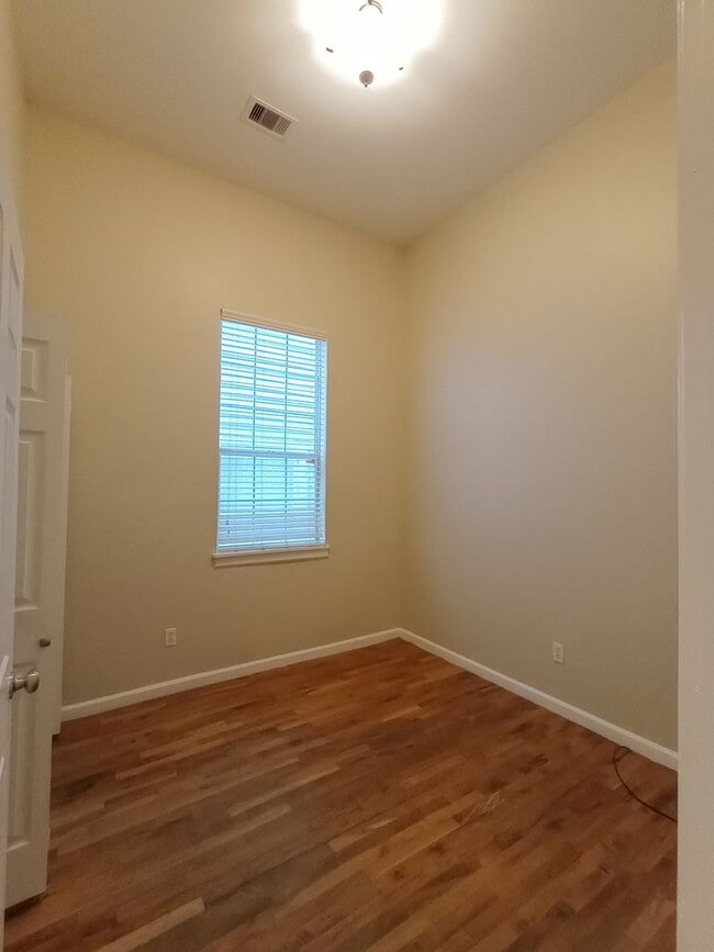 Building Photo - 2304 Gravier St