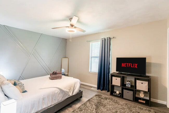 Building Photo - 929 Cool Valley Dr