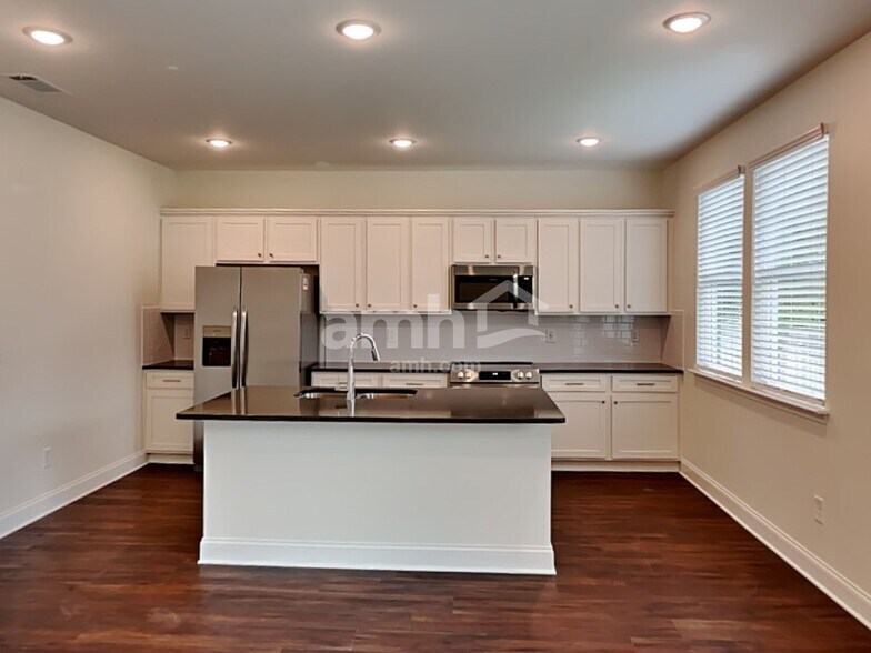 Building Photo - 4010 Chivalry Dr