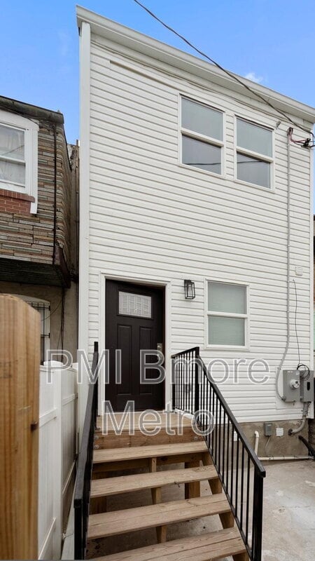 Building Photo - 2329 E Madison St