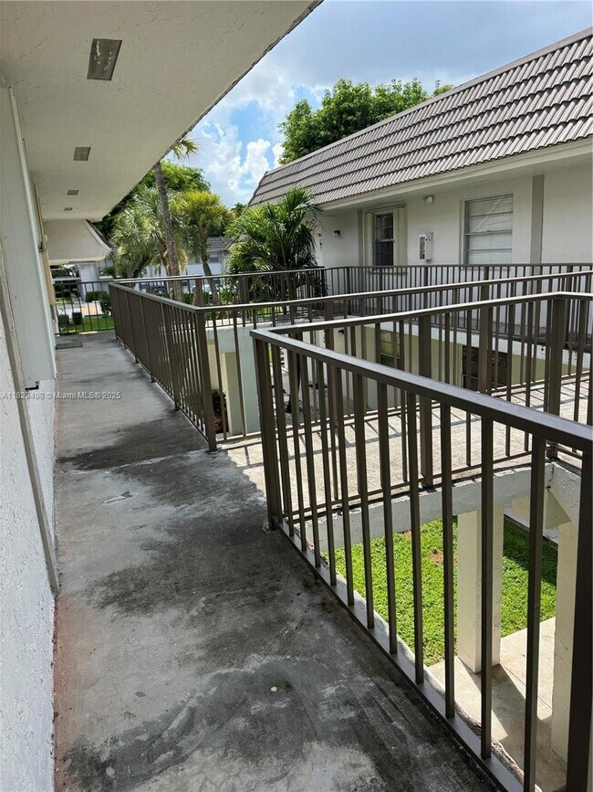 Building Photo - 6961 SW 129th Ave