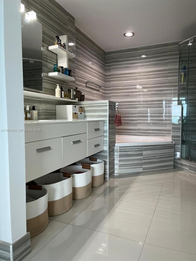 Building Photo - 7910 Harbor Island Dr