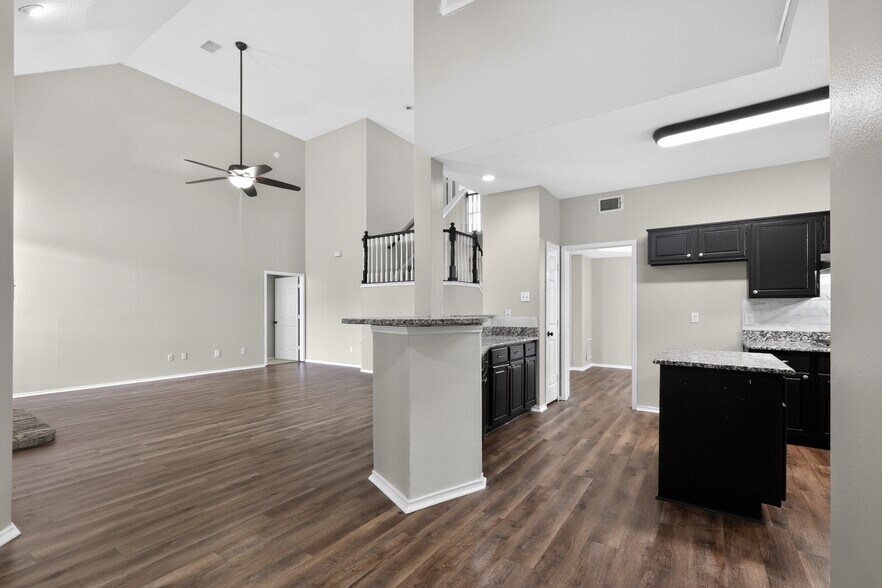 Building Photo - 1624 Ariel Dr