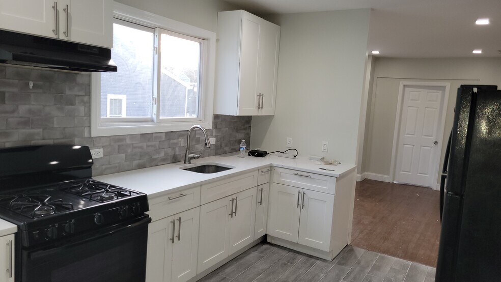 Building Photo - 174 Watson Ave