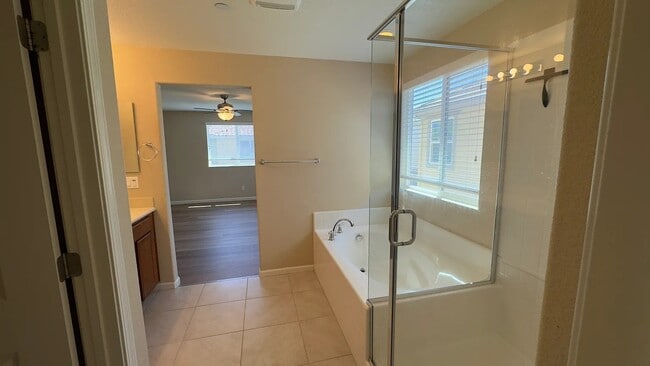 Building Photo - 2501 Chuck Hammond Dr