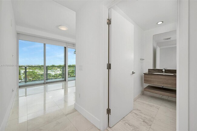 Building Photo - 350 Ocean Dr