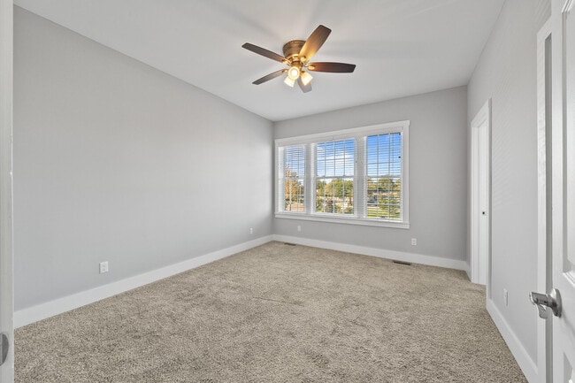 Building Photo - 106 N Main St