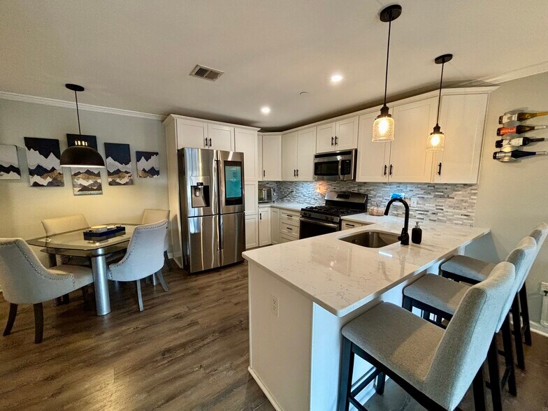 Building Photo - 34 Schoolhouse Dr