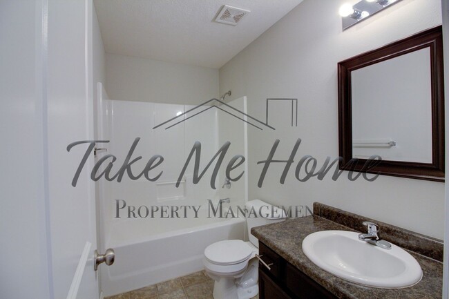 Building Photo - 3 Bedroom in Nixa!