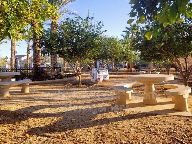 Building Photo - 532 Calle Vibrante