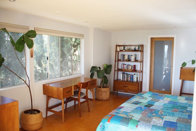 Building Photo - Stunning 2 bed/ 2 Bath Mid Century Modern Mount Washington Home with Panoramic Views, Floor to Ce...