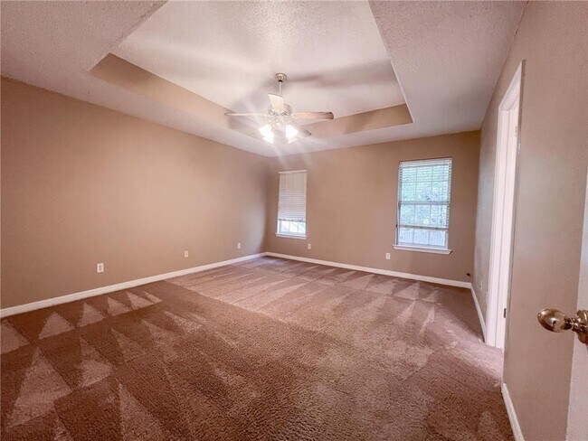 Building Photo - 7401 Lakeview Dr
