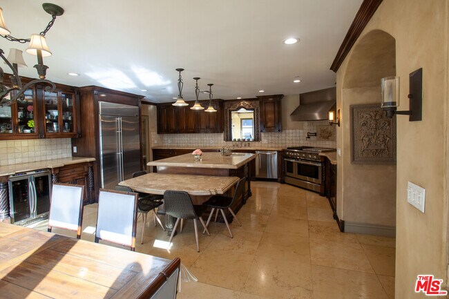 Building Photo - 3501 Caribeth Dr