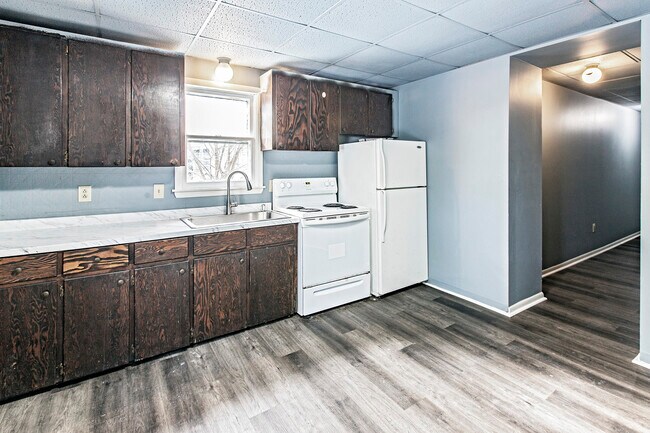 Building Photo - 32 Walnut St