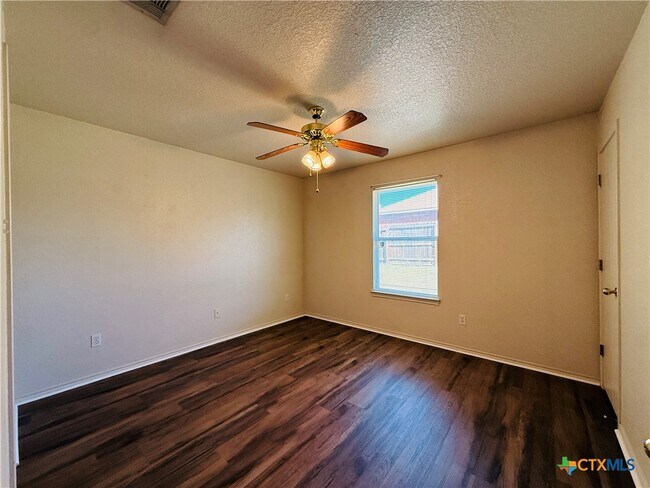 Building Photo - 2801 Lucille Dr