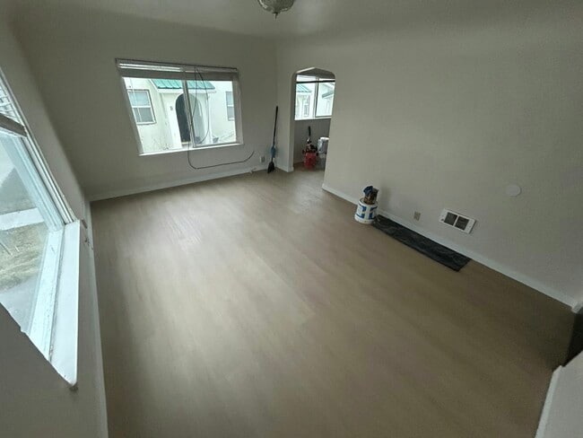 Building Photo - 400 W 13th St