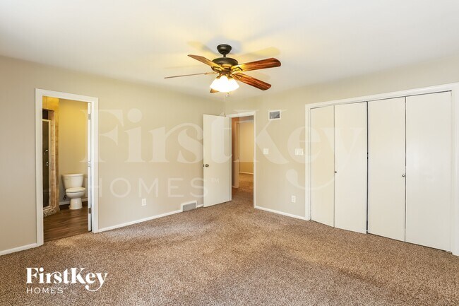 Building Photo - 5813 NW Aspen Ln