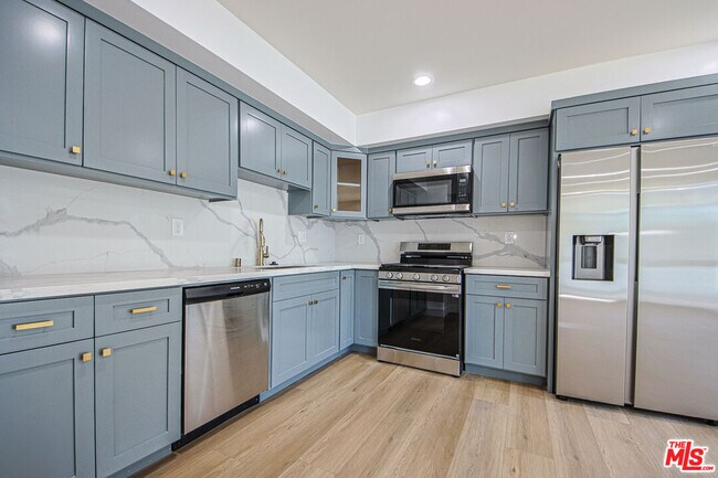 Building Photo - 10803 1/2 Kling St