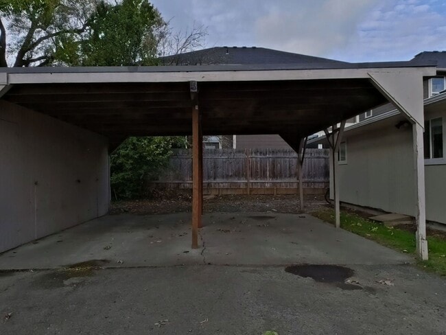 Building Photo - WINTER SPECIAL ~ $735 OFF FIRST MONTH RENT