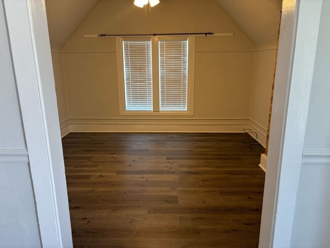 Building Photo - 1395 S 900 E