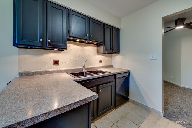 Building Photo - 1232 Knottingham Ct