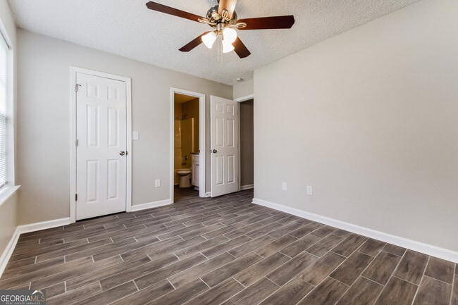 Building Photo - 354 McArthur Dr