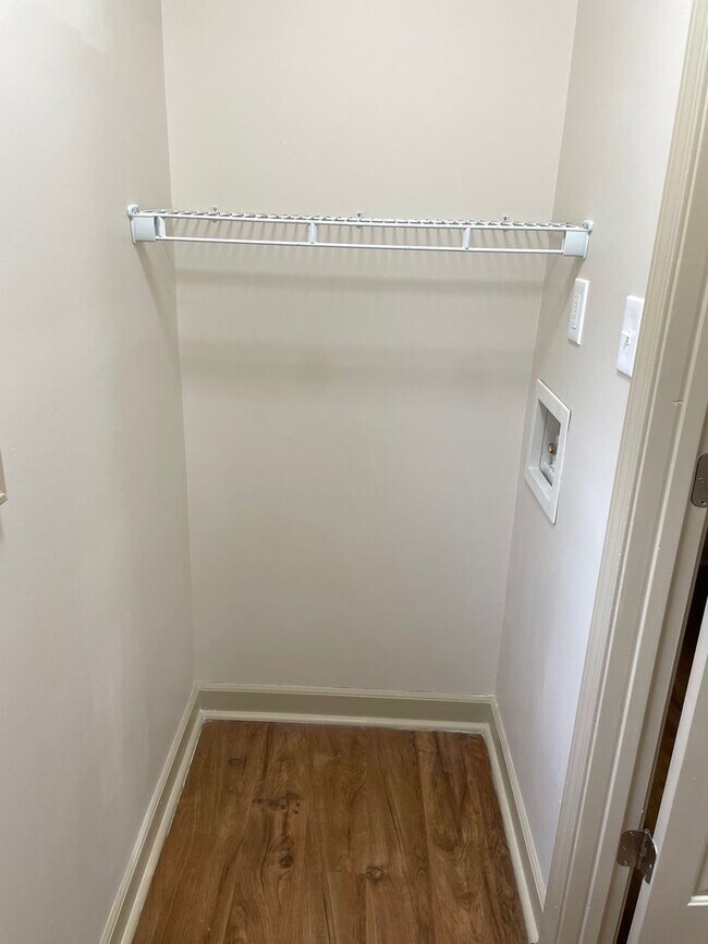 Building Photo - 1304