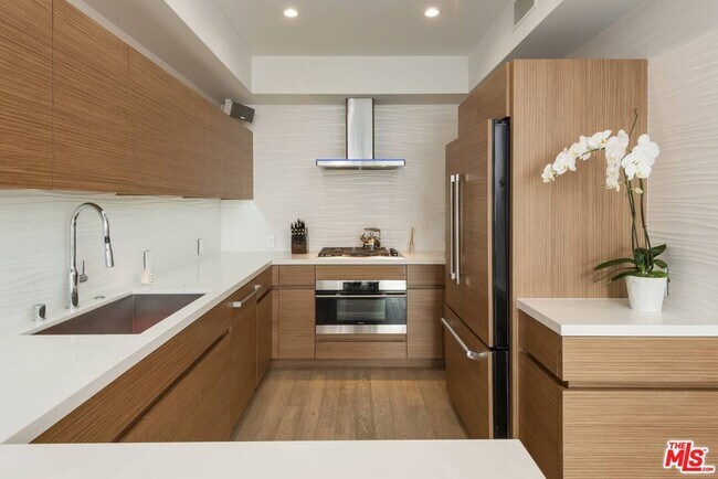 Building Photo - 1040 N Spaulding Ave