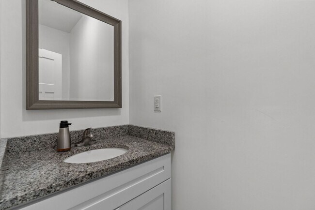 Building Photo - Charming 3-Bedroom Home in Suffolk!