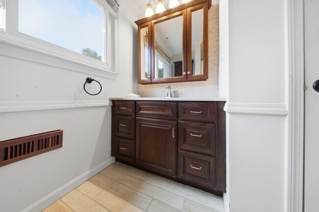 Building Photo - 7 Sherborne Cir