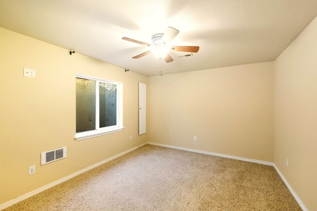 Building Photo - Beacon Point 5 Bedroom Ranch, 3-Car Garage...