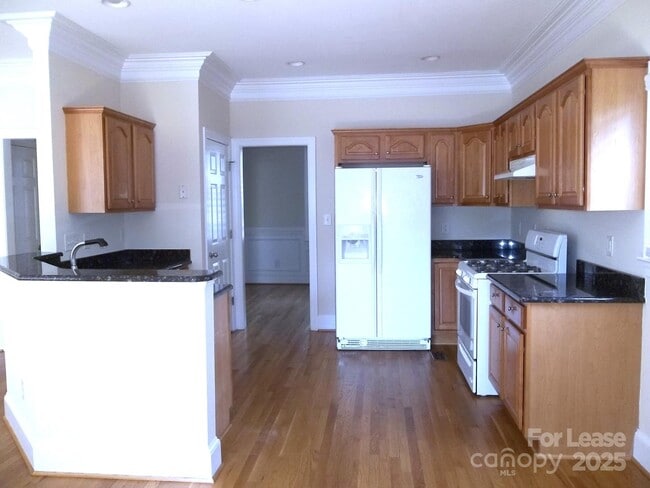 Building Photo - 1830 Hall Ave