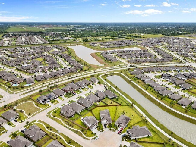 Building Photo - 2405 Bayrose Dr